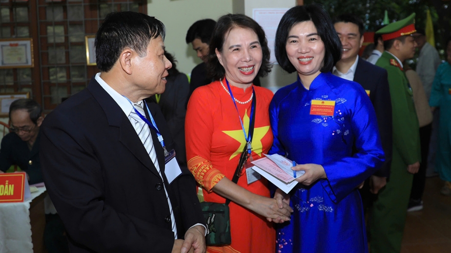 Chủ tịch HĐND TP Hà Nội bỏ phiếu tại khu vực bỏ phiếu số 17, phường Hà Đông